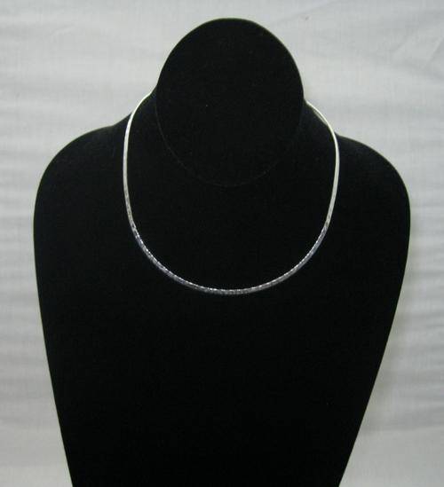 Stunning Hammered Silver & Rhodium Plated Round Pendant Collar/Choker - 2mm(Lead and Nickel Free)