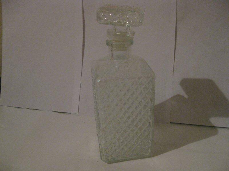 Glass decanter in good condition (Made in Italy)