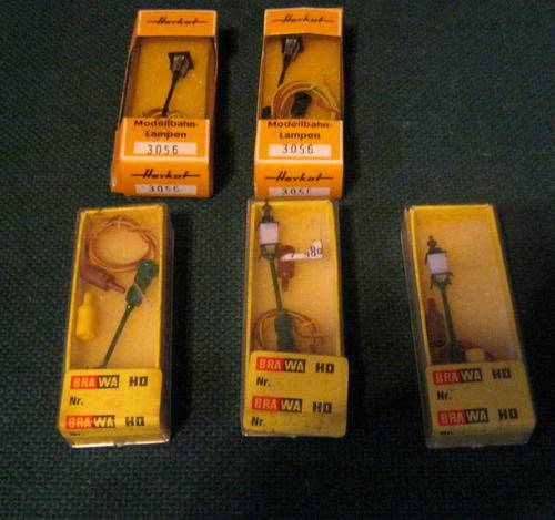 Quick Auction!!!!   Job Lot - Period Street lamps x 5 - HO/OO
