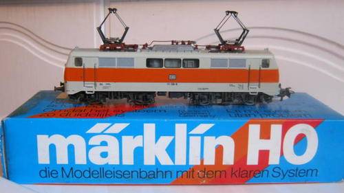 Quick Auction !!!!  Marklin - DB Electric Commuter Engine - 3 rail - HO
