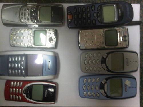 8 PHONES - R1 AUCTION
