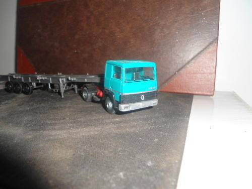 RMM H0: Renault T/T with Skeletal Trailer