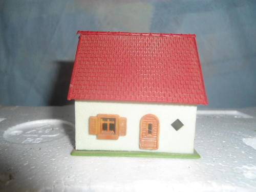 N scale House with missing chimney