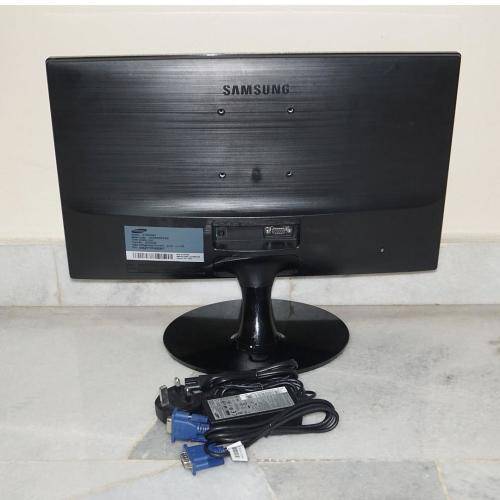 Samsung LED Monitor S19D300 19 Inch