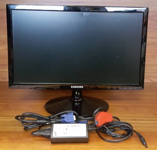 Samsung LED Monitor S19D300 - 19 Inch (1366 X 768)