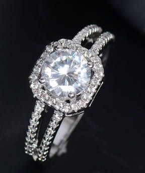 Silver Brilliant Cubic Zirconia Women's Finger Ring - Size 7