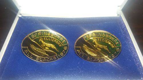 1976 PLAYER ISSUE CUFFLINKS NEW ZEALAND TOUR TO SOUTH AFRICA