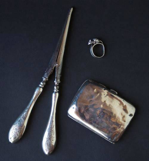 Hallmarked and other silver items - glove stretcher, ring and compact - total 148 grams