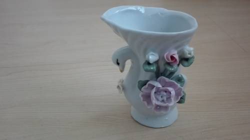 Pretty Swan Shape Vase