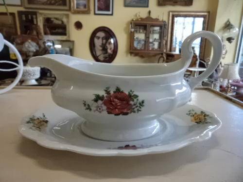 Pretty Gravy Dish