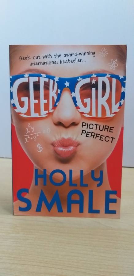 Geek Girl by Holly Smale (Paperback)