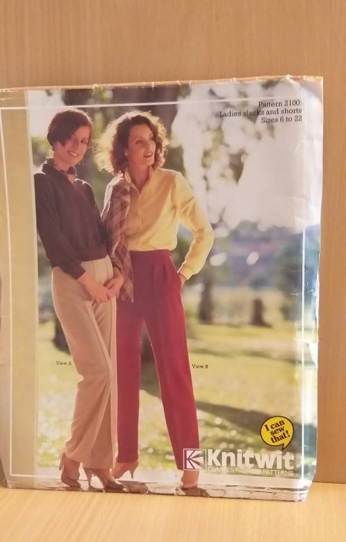 Knitwit Pattern 2100 - Ladies slacks and shorts - sizes 6 to 22