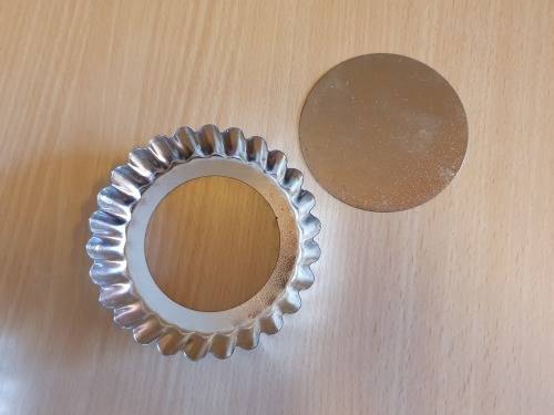 Set of 8 Round Metal Flan/Tart Tins - width 10cm