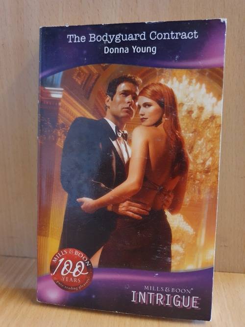 Mills & Boon - The Bodyguard Contract: Donna Young (Paperback)