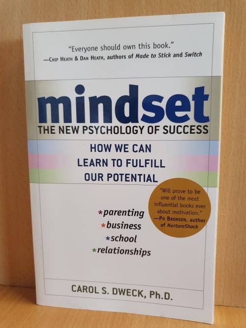 Mindset - How we can learn to fulfill our potential : Carol S. Dweck, Ph.D. (Paperback)