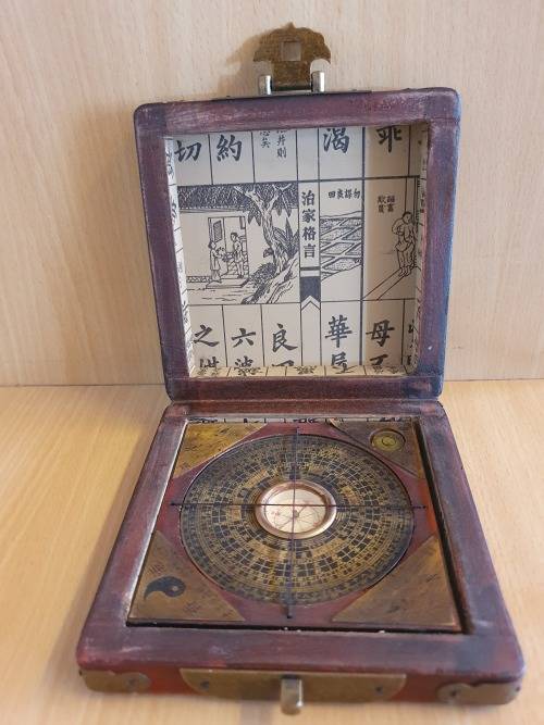 Chinese Feng Shui Compass