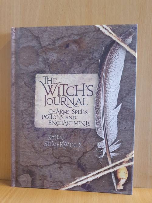 The Witch`s Journal - Charms, Spells, Potions and Enchantments: Selene Silverwind (Hardcover)