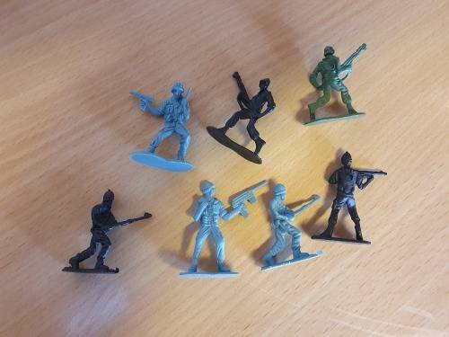 Tub of Plastic Army Men for Boys