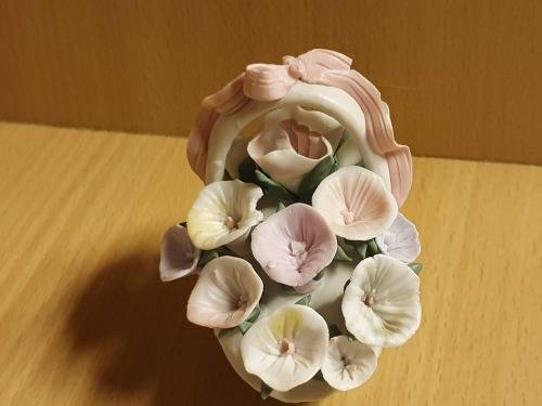 Small Ceramic Flower Bouquet (height 9cm width 10cm)