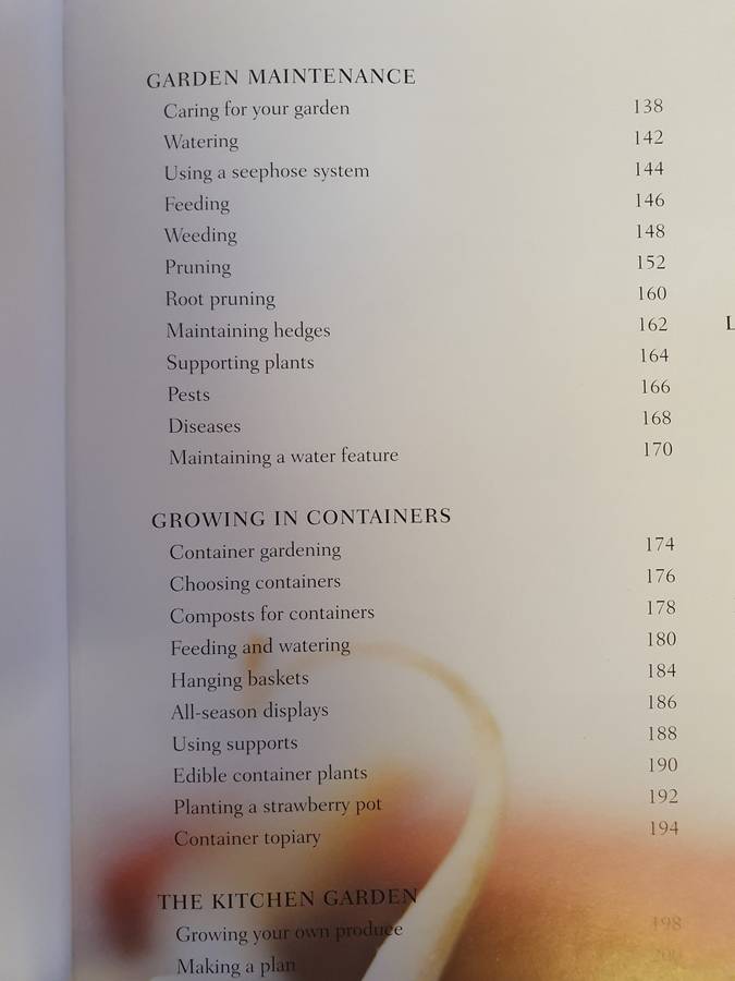The essential guide to Gardening Techniques : Susan Berry (Hardcover)