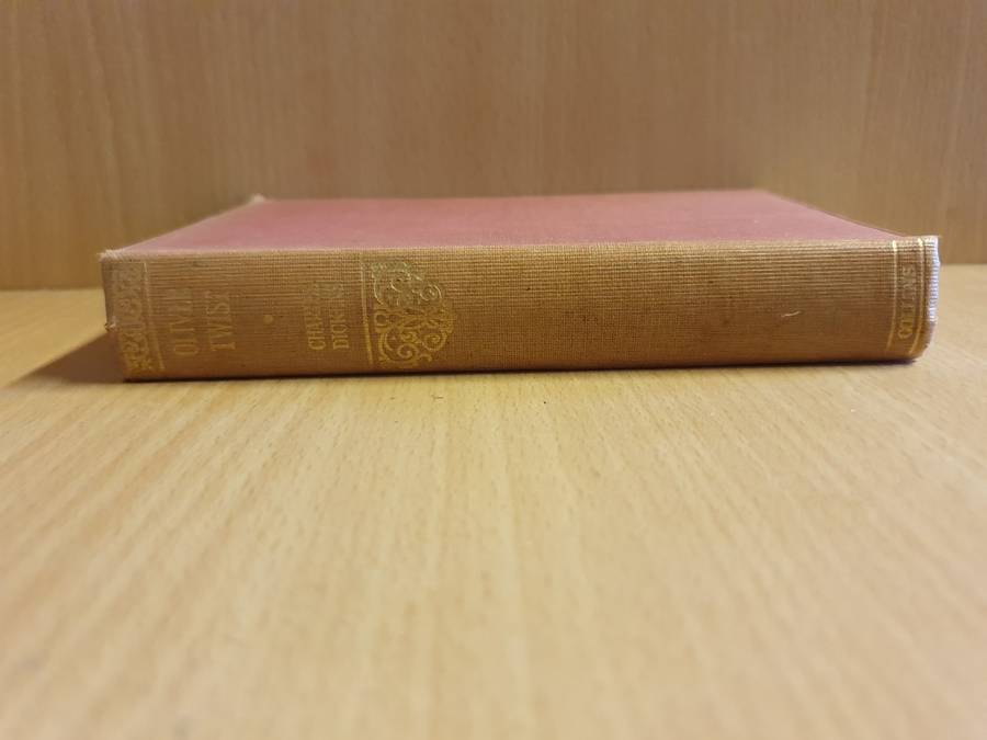 Oliver Twist : Charles Dickens