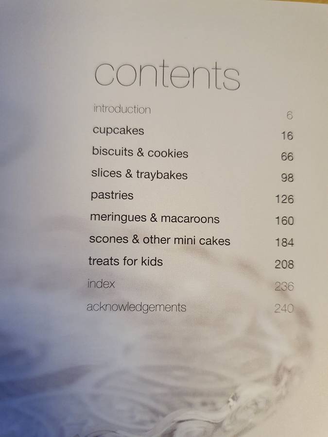 Hamlyn - 200 Mini Cakes & Bakes (Paperback)