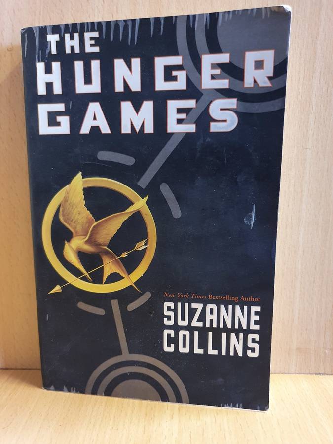 The Hunger Games: Suzanne Collins (Paperback)