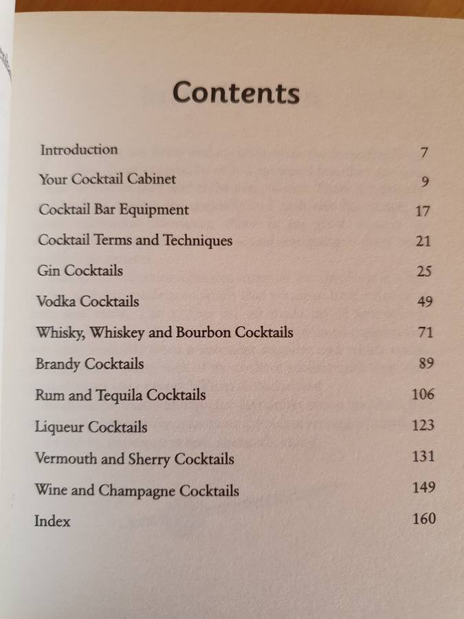 Essentials - How to mix 200 cocktails : Carlos of Raffles (Paperback)