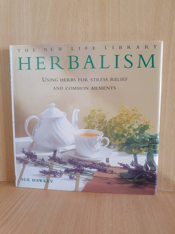 Herbalism - Using Herbs for Stress Relief and Common Ailments: Sue Hawkey (Hardcover)