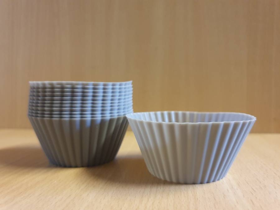 Set of 12 Grey Silicone Holders (for Muffins & Cupcakes) New condition