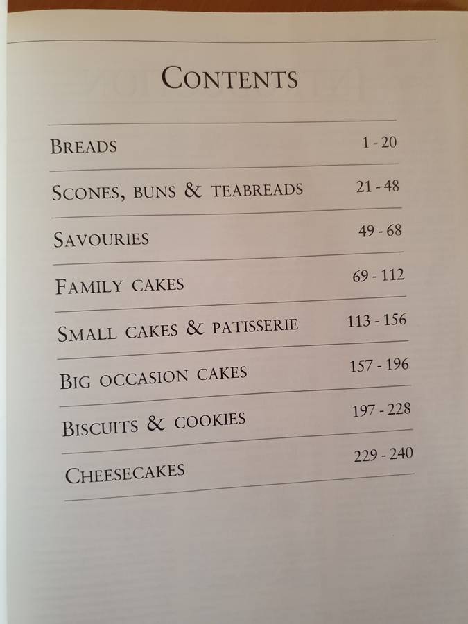 Hamlyn All Colour Teatime Favourites (240 recipes for cakes, breads and other teatime treats)