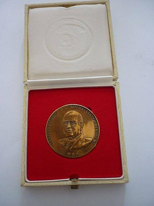 PW. BOTHA 1987 COMMEMORATIVE MEDALLION !! LIMITED & ISSUED TO MEMBERS OF PARLIMENT !!