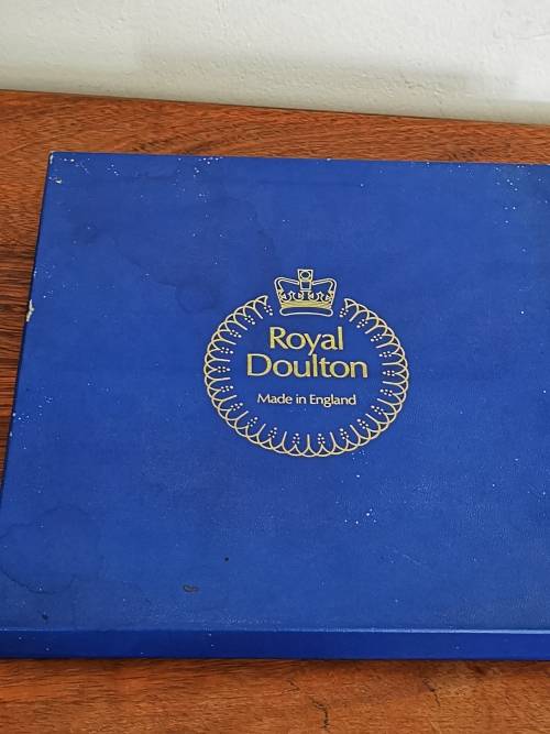 A lovely Royal Doulton Warwick Castle Plate in its original box