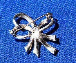 Attractive Vintage Bow Brooch - Width 30mm