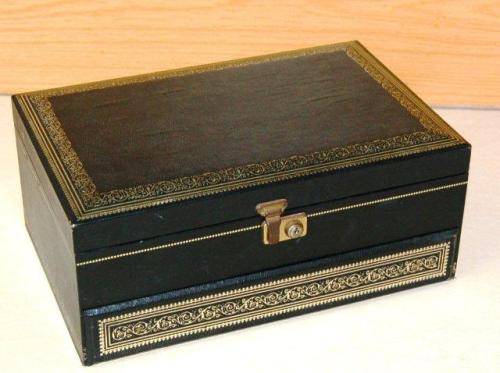 Stunning Jewellery Box with Key - Made by MELE U.S.A. - 320mm X 210mm X 130 Deep