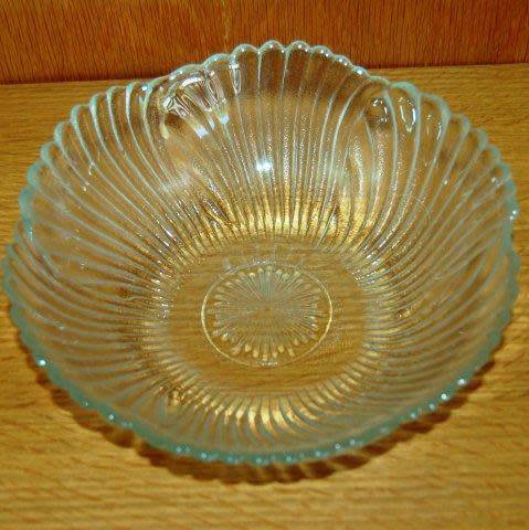 Attractive Glass Bowl - Diameter 210mm Depth 70mm