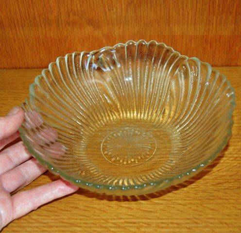 Attractive Glass Bowl - Diameter 210mm Depth 70mm