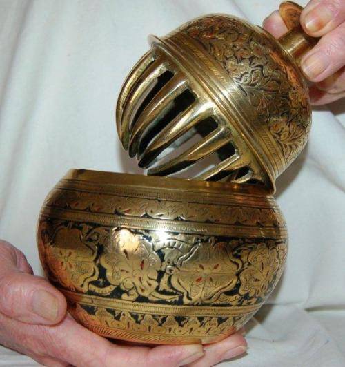 Magnificent Rare Large Vintage Elephant Claw Bell with Incredible Detail - Height 160mm  - Dia.130mm