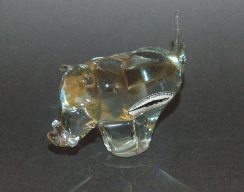 Ngwenya Glass - 2 Warthogs - Height 60mm to top of tail,
