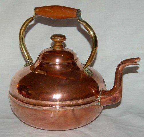 Stunning Copper Kettle with Wood and Brass Handle - In Good Condition. Size 240mm High