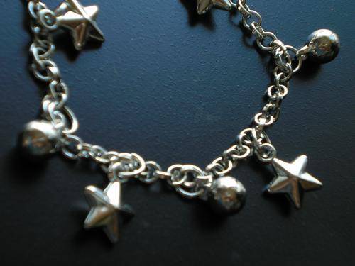 ==> GORGEOUS LINK CHAIN CHARM BRACELET WITH STAR & BULB CHARMS!! (^^,)