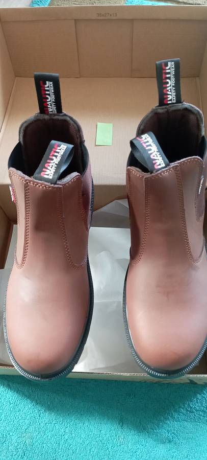 Nautic Safety Boots - Chelsea style size 9
