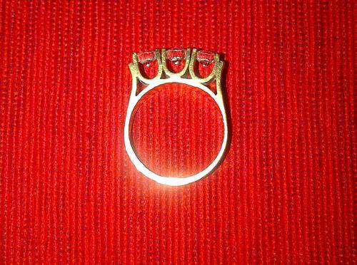 STUNNING 9CT SOLID GOLD RING