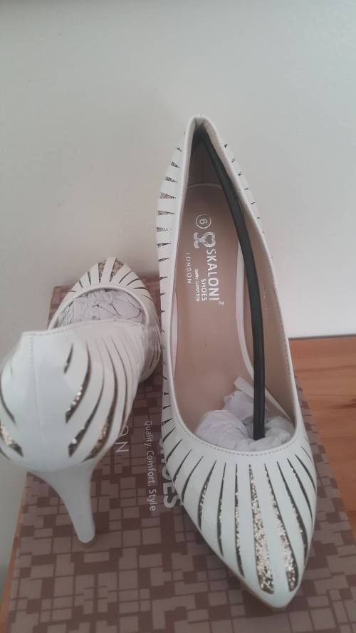 Skaloni Designer label shoes (Gold and White)
