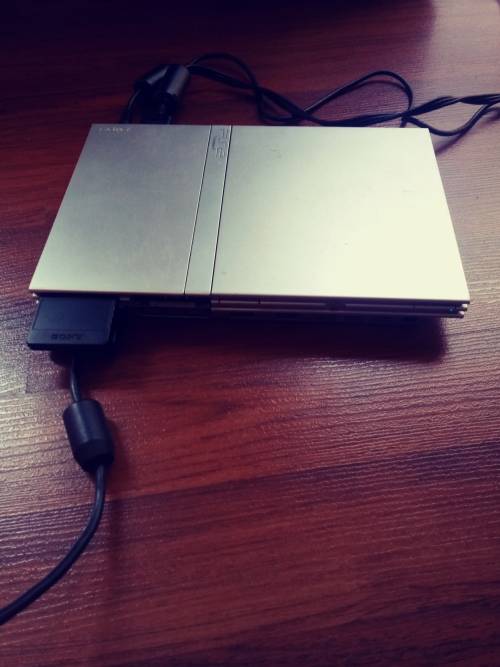 Playstation 2 console with box in fair condition ( please see pics) works 100%