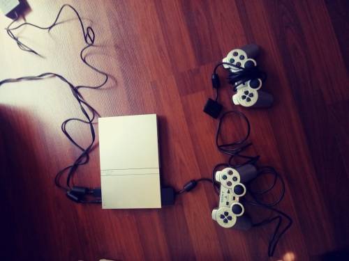 Playstation 2 console with box in fair condition ( please see pics) works 100%