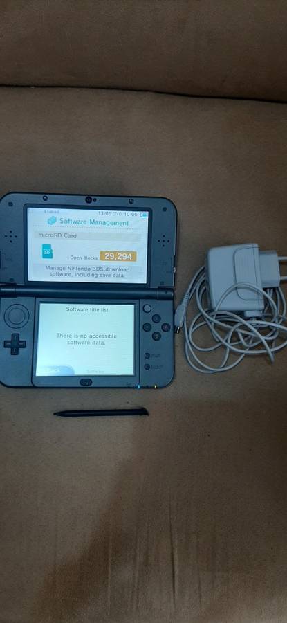 New Nintendo 3DS XL ( Very good condition)
