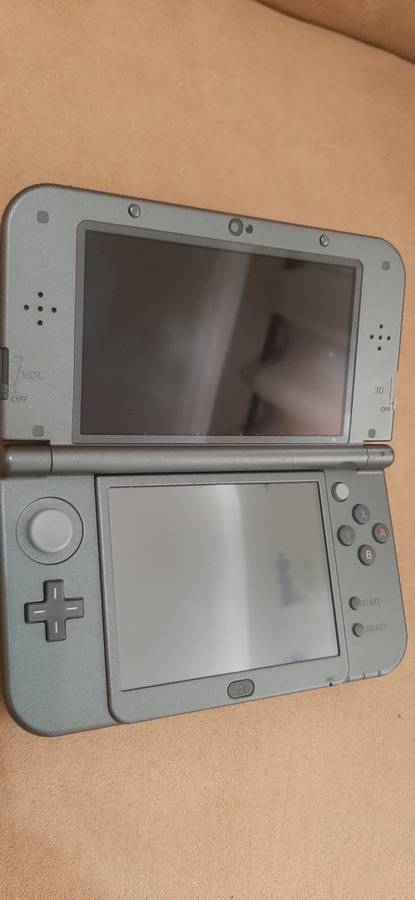 New Nintendo 3DS XL ( Very good condition)