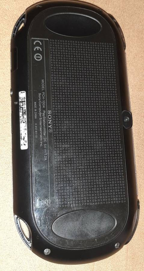 PS Vita 1004 Model ( Very Good Condition) + 1 game and 8 Gb memory card