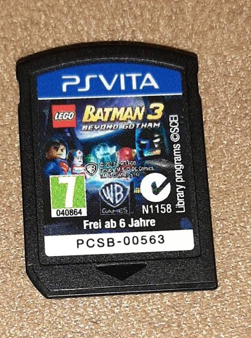 PS Vita 1004 Model ( Very Good Condition) + 1 game and 8 Gb memory card